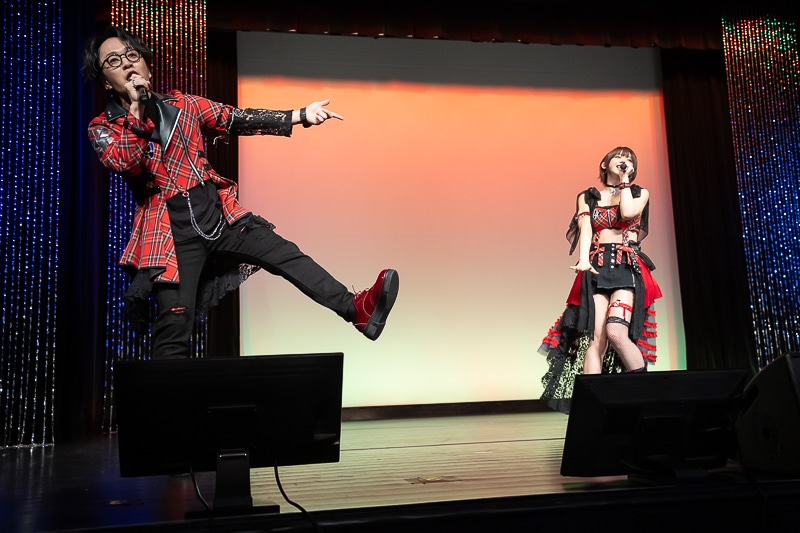 えなこさんがSNSへの書き込み厳禁なギリギリ話を暴露!?　8年続く番組の集大成イベントでぶっちゃけトーク＆ライブを披露！　えなこさん＆青木佑磨さんによる「えなこの〇〇ラジオPresents えなこの〇〇 Party!」レポート-31