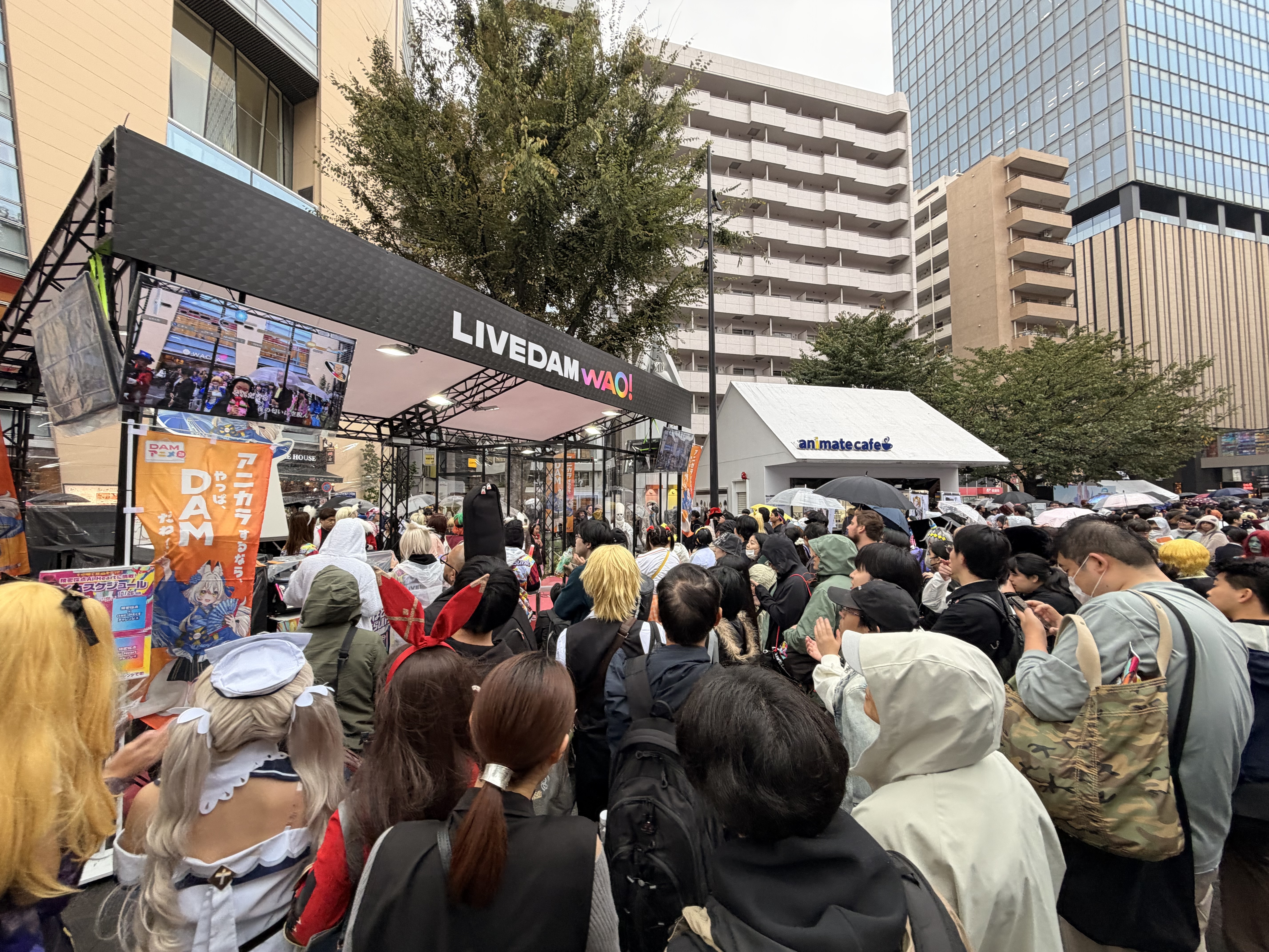 自慢のコスプレでカラオケチャレンジ! 「池袋ハロウィンコスプレフェス2025」で開催された「LIVE DAM WAO!カラオケ採点チャレンジ」レポート-27