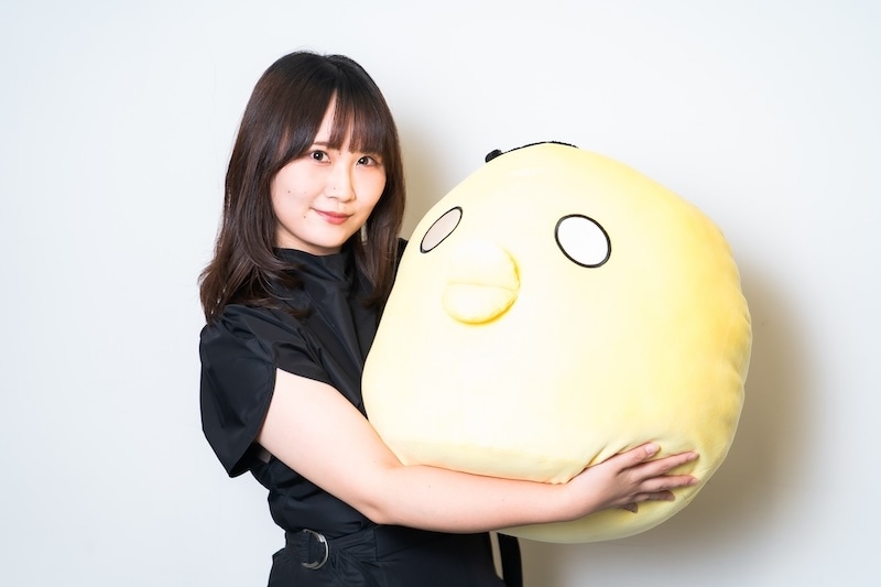アニメ『笑顔のたえない職場です。』浅倉 栞役・佐伯伊織さん×原作・くずしろさん対談インタビュー