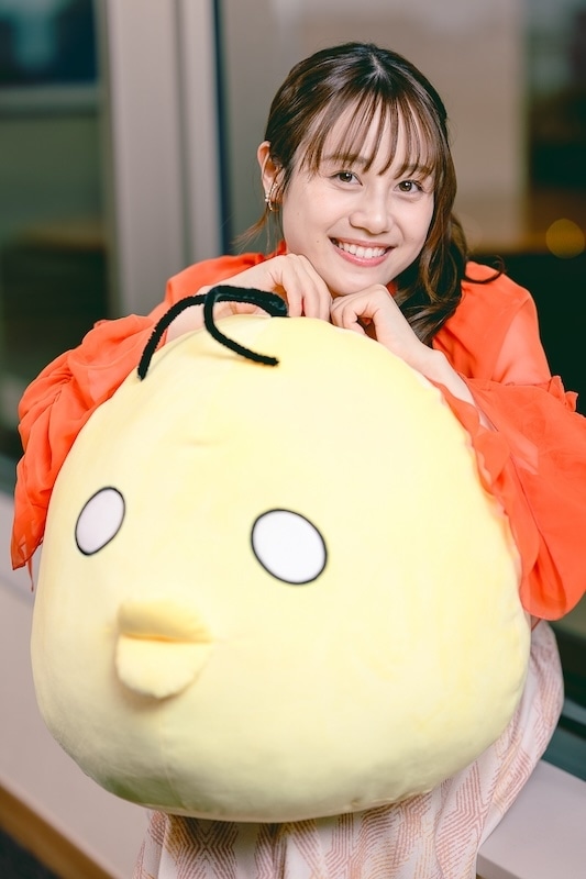 「伊藤さんの声だと全部可愛いんです」──“はーさん”の鋭いツッコミに「もっと言ってください」とお願いしたくなる!?　アニメ『笑顔のたえない職場です。』間 瑞希役・伊藤美来さん×原作・くずしろさん対談インタビュー-7