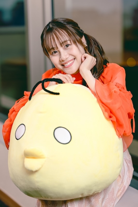 「伊藤さんの声だと全部可愛いんです」──“はーさん”の鋭いツッコミに「もっと言ってください」とお願いしたくなる!?　アニメ『笑顔のたえない職場です。』間 瑞希役・伊藤美来さん×原作・くずしろさん対談インタビュー-8