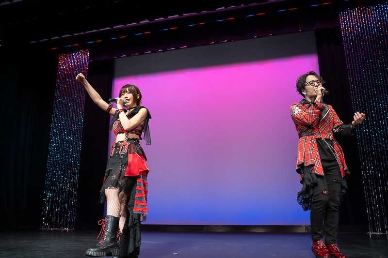 えなこさんがSNSへの書き込み厳禁なギリギリ話を暴露!?　8年続く番組の集大成イベントでぶっちゃけトーク＆ライブを披露！　えなこさん＆青木佑磨さんによる「えなこの〇〇ラジオPresents えなこの〇〇 Party!」レポート-29