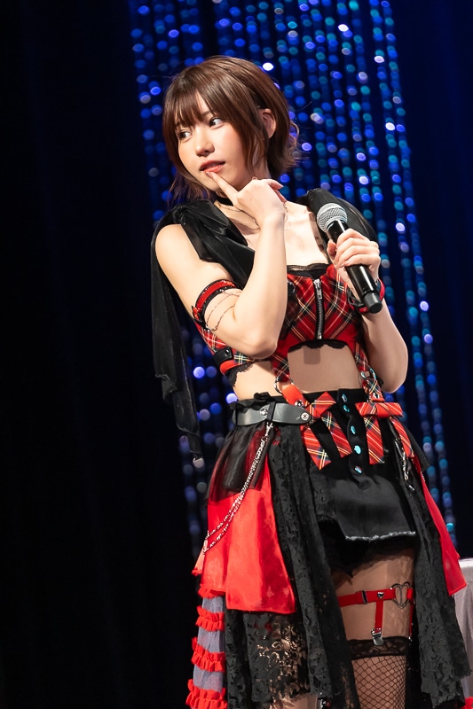 えなこさんがSNSへの書き込み厳禁なギリギリ話を暴露!?　8年続く番組の集大成イベントでぶっちゃけトーク＆ライブを披露！　えなこさん＆青木佑磨さんによる「えなこの〇〇ラジオPresents えなこの〇〇 Party!」レポート-17