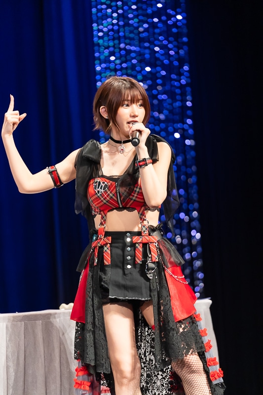 えなこさんがSNSへの書き込み厳禁なギリギリ話を暴露!?　8年続く番組の集大成イベントでぶっちゃけトーク＆ライブを披露！　えなこさん＆青木佑磨さんによる「えなこの〇〇ラジオPresents えなこの〇〇 Party!」レポート-23