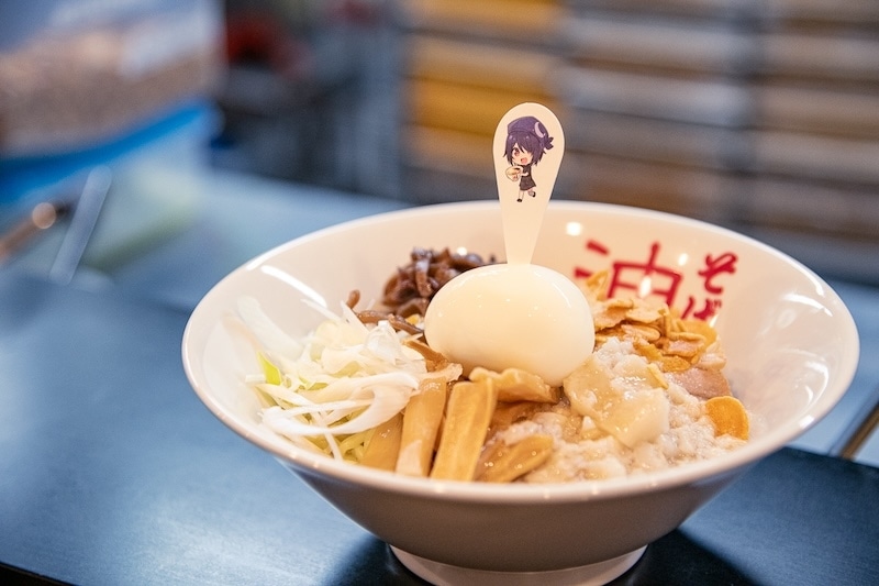 “たまっ子”のおれもっ……!! 油そば食いましたァ!! 背脂・キクラゲ・ガーリックチップで刺激MAX──あおぎり高校・音霊魂子さん監修の油そばを一緒にすすろう！　東京麺珍亭本舗コラボ開催記念レポート-11