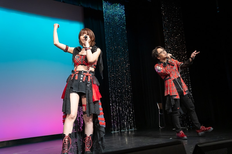 えなこさんがSNSへの書き込み厳禁なギリギリ話を暴露!?　8年続く番組の集大成イベントでぶっちゃけトーク＆ライブを披露！　えなこさん＆青木佑磨さんによる「えなこの〇〇ラジオPresents えなこの〇〇 Party!」レポート-38