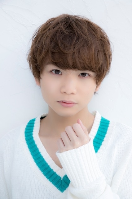 『神の庭付き楠木邸』山神が可愛く寝転ぶ「お月見ビジュアル」が公開！　追加声優に中島ヨシキさん、小林大紀さんが決定｜コメント到着