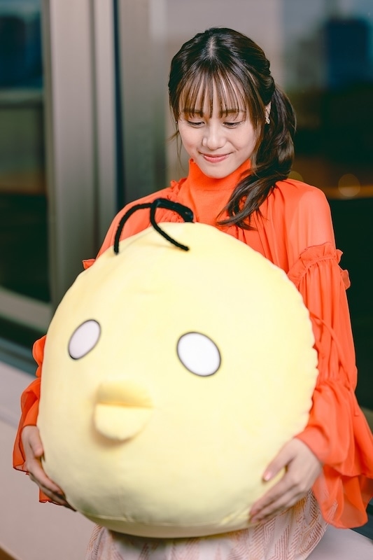 「伊藤さんの声だと全部可愛いんです」──“はーさん”の鋭いツッコミに「もっと言ってください」とお願いしたくなる!?　アニメ『笑顔のたえない職場です。』間 瑞希役・伊藤美来さん×原作・くずしろさん対談インタビュー-5