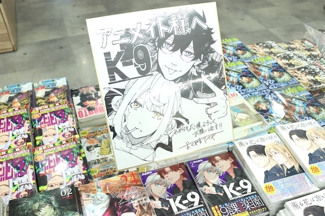 フェア「TVアニメ『カラオケ行こ！』『夢中さ、きみに。』アニメイトフェア」や「アニメ『新テニスの王子様』青学（せいがく）vs氷帝フェア」が開催中！　ほか［今日のアニメイト池袋本店］-13