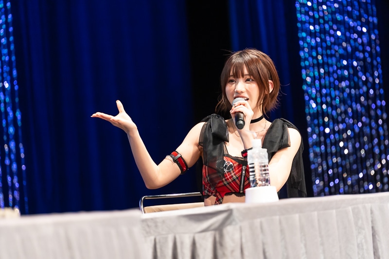 えなこさんがSNSへの書き込み厳禁なギリギリ話を暴露!?　8年続く番組の集大成イベントでぶっちゃけトーク＆ライブを披露！　えなこさん＆青木佑磨さんによる「えなこの〇〇ラジオPresents えなこの〇〇 Party!」レポート-6