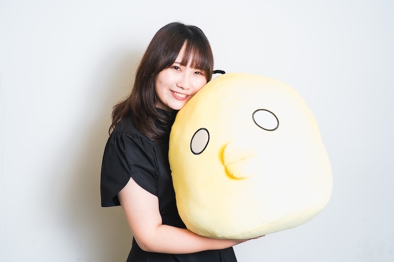 浅倉は佐藤にとっての「清涼飲料水」!? くずしろさんがアニメを見て感じた浅倉の“可愛さ”──アニメ『笑顔のたえない職場です。』浅倉 栞役・佐伯伊織さん×原作・くずしろさん対談インタビュー-1