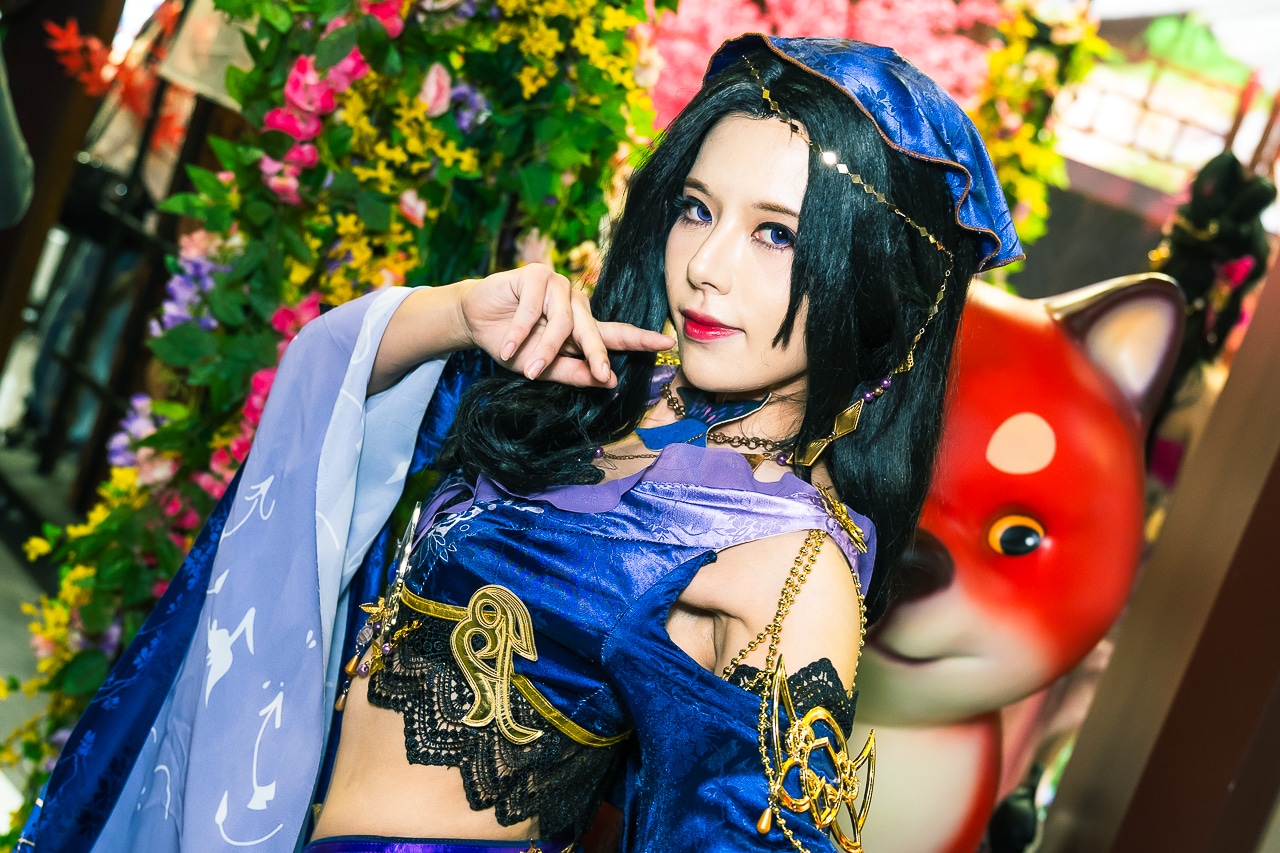 美人コスプレイヤー＆コンパニオン特集 in TGS2025｜「逆水寒/Justice」ブースに幻想的な衣装を身にまとったコスプレイヤーが登場