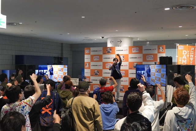 「東武鉄道 presents ANIMAX MUSIX 2025 YOKOHAMA supported by Lemino」開演前におなじみのアニメミュージックが飛び交う! 来場者参加型カラオケ企画でにぎわった「LIVE DAM WAO! カラオケブース」レポート-7