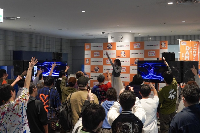 「東武鉄道 presents ANIMAX MUSIX 2025 YOKOHAMA supported by Lemino」開演前におなじみのアニメミュージックが飛び交う！　来場者参加型カラオケ企画でにぎわった「LIVE DAM WAO! カラオケブース」レポート-11