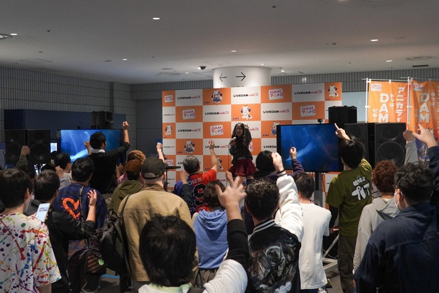 「東武鉄道 presents ANIMAX MUSIX 2025 YOKOHAMA supported by Lemino」開演前におなじみのアニメミュージックが飛び交う！　来場者参加型カラオケ企画でにぎわった「LIVE DAM WAO! カラオケブース」レポート-10