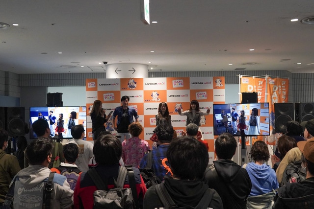 「東武鉄道 presents ANIMAX MUSIX 2025 YOKOHAMA supported by Lemino」開演前におなじみのアニメミュージックが飛び交う! 来場者参加型カラオケ企画でにぎわった「LIVE DAM WAO! カラオケブース」レポート-6