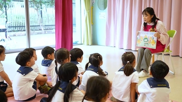 声優の表現を活かした絵本読み聞かせ･紙芝居実践プロジェクト始動！　声優・高岸美里亜さんが園児たちの前で実演-3