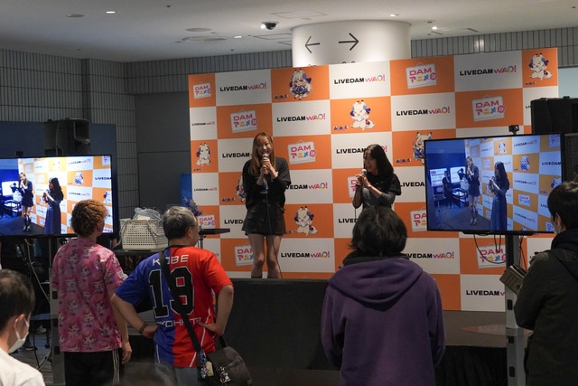 「東武鉄道 presents ANIMAX MUSIX 2025 YOKOHAMA supported by Lemino」開演前におなじみのアニメミュージックが飛び交う! 来場者参加型カラオケ企画でにぎわった「LIVE DAM WAO! カラオケブース」レポート-1