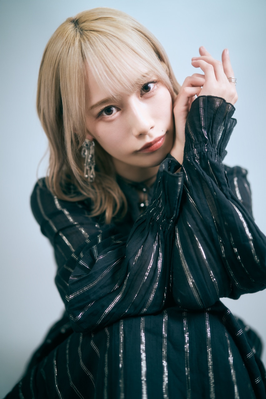 5th LIVE「Nova Historia」を経て、新たな歴史を創り上げたAve Mujicaの2025年下半期。1年の締め括りは魅せる“魂の叫び”がこもった1枚で。3rd Single「‘S/’ The Way / Sophie」ドロリス/三角初華役の佐々木李子さん、アモーリス/祐天寺にゃむ役の米澤茜さんインタビュー-7