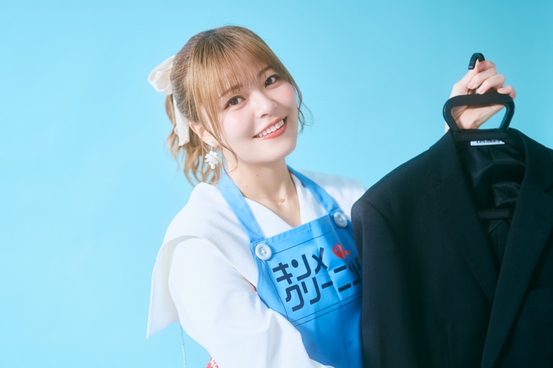 ミステリアスな主人公と独特の空気感を見せる熱海──「肩の力を抜いて楽しんでいただけたら嬉しいです」TVアニメ『綺麗にしてもらえますか。』金目綿花奈役・鈴代紗弓さんインタビュー-8