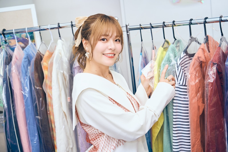 ミステリアスな主人公と独特の空気感を見せる熱海──「肩の力を抜いて楽しんでいただけたら嬉しいです」TVアニメ『綺麗にしてもらえますか。』金目綿花奈役・鈴代紗弓さんインタビュー-1