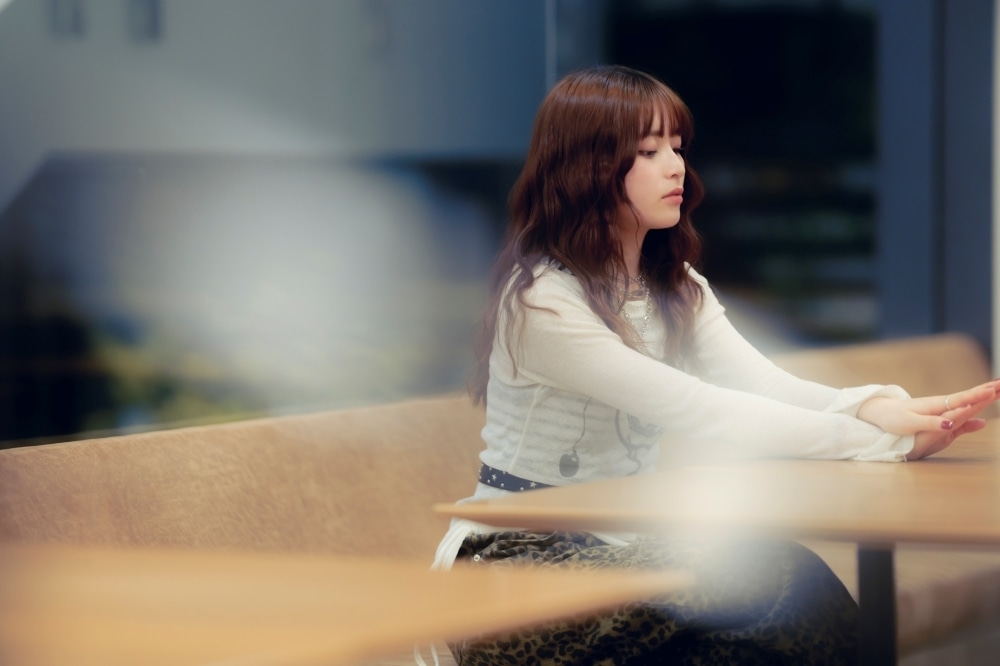 TVアニメ『千歳くんはラムネ瓶のなか』OPテーマ「ライアー」誕生秘話|Kucciが語る“降りてきた”瞬間と、自分を打ち破る歌-4