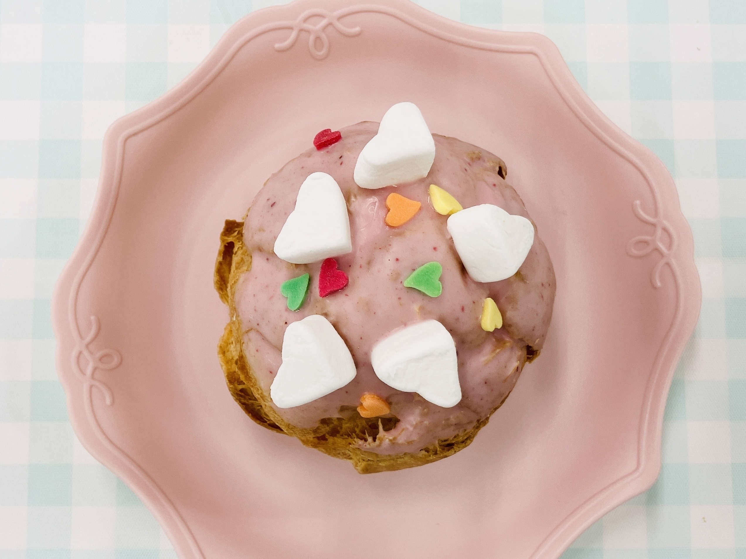 かわいい見た目に心キュンキュンしてます！ ビアードパパ史上最上級にかわいいシュークリーム！ テレビアニメ「キミとアイドルプリキュア♪」とのコラボレーション“プリキュアシュー”実食レポート