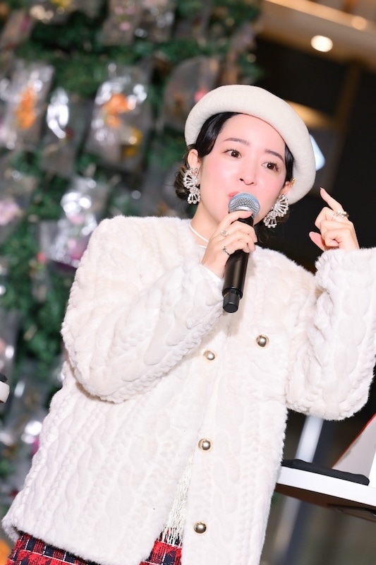 『【推しの子】』クリスマスツリー点灯式 詳細レポート｜伊駒ゆりえさん、潘めぐみさん、大久保瑠美さん、高橋李依さんが演じるキャラクターにあげたいクリスマスプレゼントを発表！-3