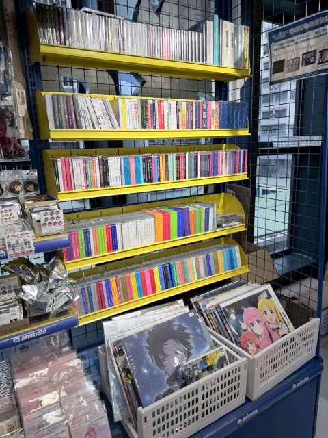 【開店列2,000人超!!】12月23日にグランドオープンした「アニメイト香港」のキャラクターグッズやマンガが並ぶ店内を写真付きでご紹介！　人気作品のショッピングバッグ販売も実施中♪-4