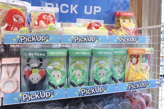 12月のアニメイト池袋本店では「ぬい活・推し活特設スペース」や巨大クリスマスツリーが展開中！［今日のアニメイト池袋本店］-12