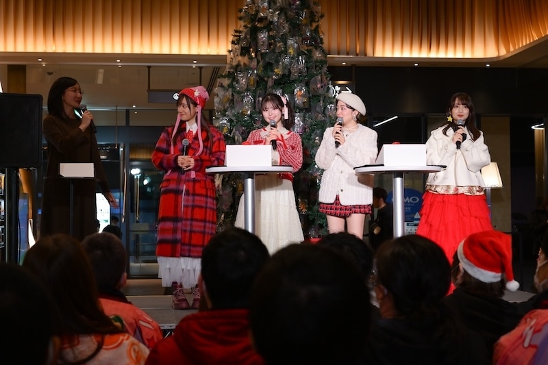『【推しの子】』クリスマスツリー点灯式 詳細レポート｜伊駒ゆりえさん、潘めぐみさん、大久保瑠美さん、高橋李依さんが演じるキャラクターにあげたいクリスマスプレゼントを発表！-9
