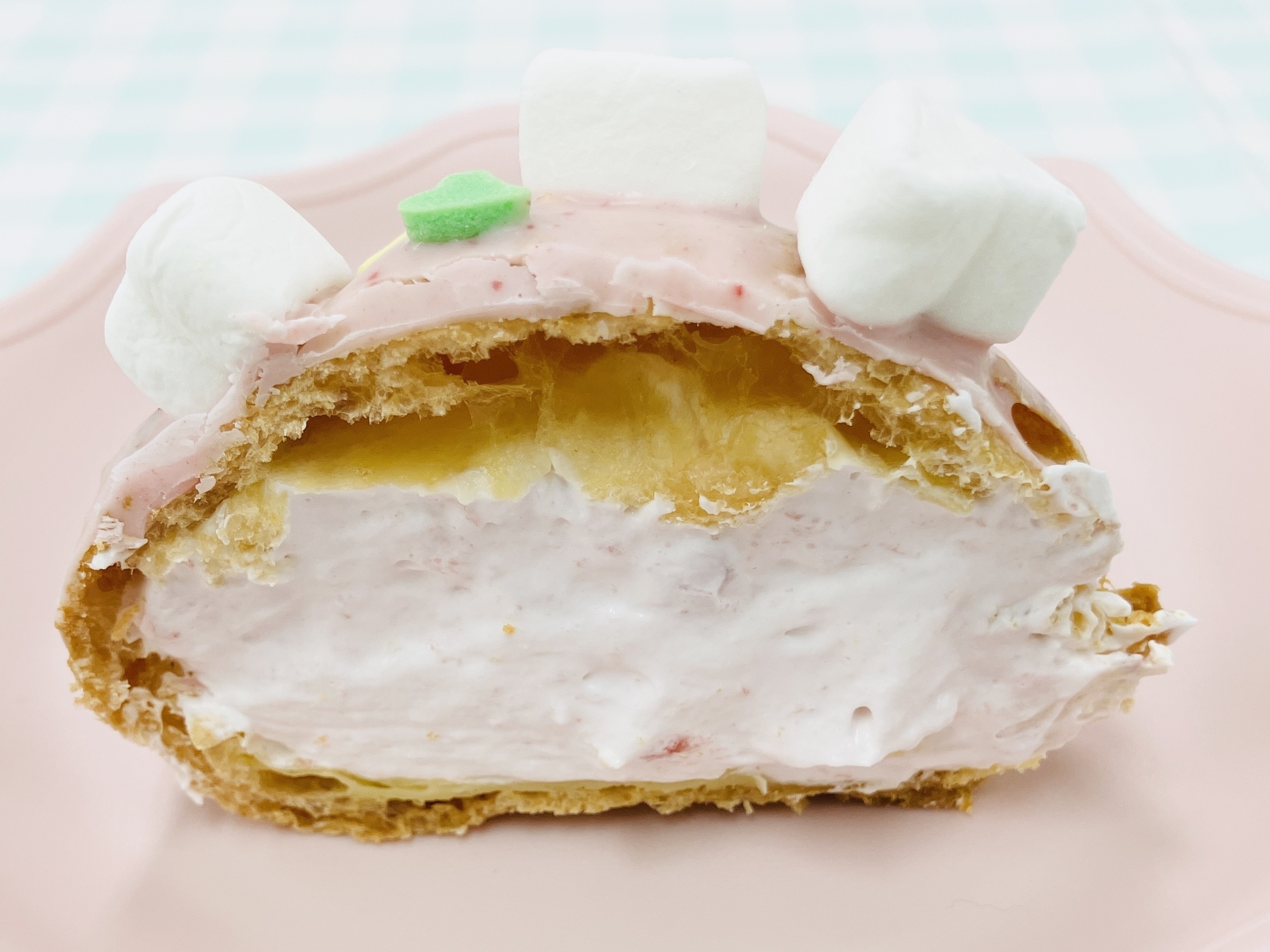 かわいい見た目に心キュンキュンしてます！ ビアードパパ史上最上級にかわいいシュークリーム！ テレビアニメ「キミとアイドルプリキュア♪」とのコラボレーション“プリキュアシュー”実食レポート