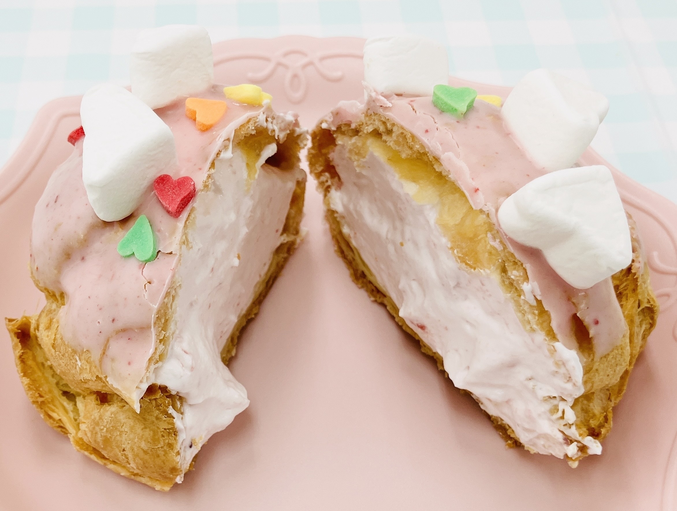 かわいい見た目に心キュンキュンしてます！ ビアードパパ史上最上級にかわいいシュークリーム！ テレビアニメ「キミとアイドルプリキュア♪」とのコラボレーション“プリキュアシュー”実食レポート