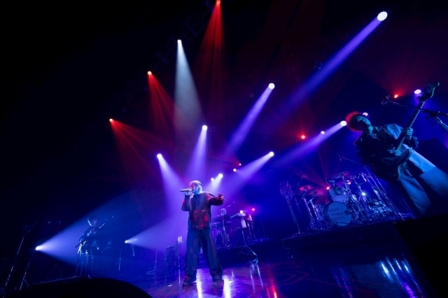 ReoNaさんとAqua Timezの特別公演“Aqua Timez & ReoNa Special Live 2025「合流地点」”の公式レポートが到着！　ReoNaさんが歌う「決意の朝に」のライブ映像も公開-3