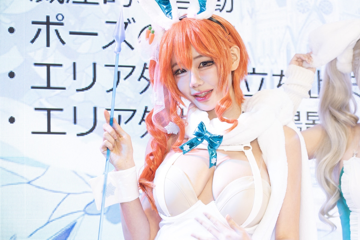 透け感がセクシーなバニーガールたちが『ブラウンダスト2』ブースに集合｜「コミックマーケット107」の美人コスプレイヤー＆コンパニオン特集【2025冬コミ】-7