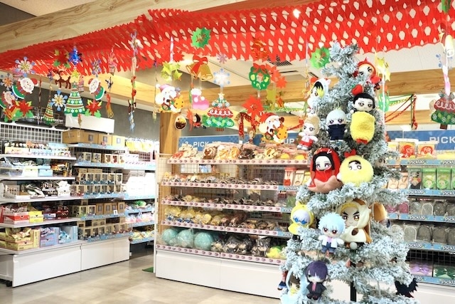 12月のアニメイト池袋本店では「ぬい活・推し活特設スペース」や巨大クリスマスツリーが展開中！［今日のアニメイト池袋本店］-1