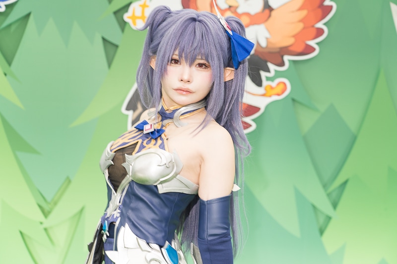 キュート＆クールなコスプレイヤーが大集合した「アズールプロミリア ブース」｜「コミックマーケット107」の美人コスプレイヤー＆コンパニオン特集【2025冬コミ】-9