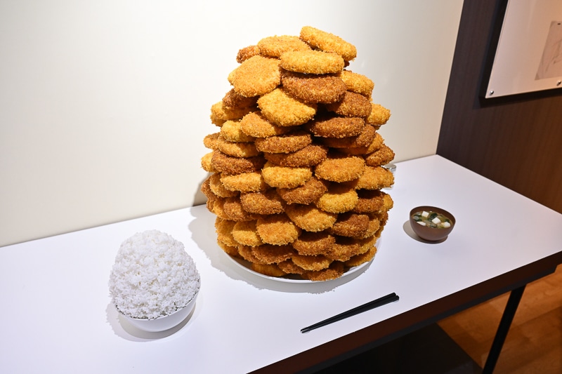 「ウマ娘 シンデレラグレイ EXHIBITION― 怪物の蹄跡展 ―」東京会場フォトレポート｜会場ではオグリキャップ（CV：高柳知葉）＆タマモクロス（CV：大空直美）によるコミカルな掛け合いが楽しめる試みも!?-2