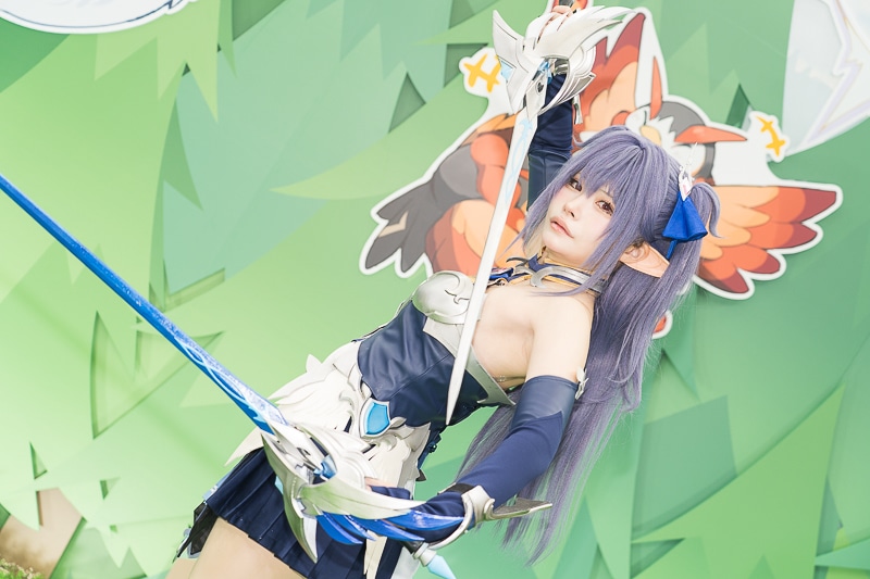 キュート＆クールなコスプレイヤーが大集合した「アズールプロミリア ブース」｜「コミックマーケット107」の美人コスプレイヤー＆コンパニオン特集【2025冬コミ】-5