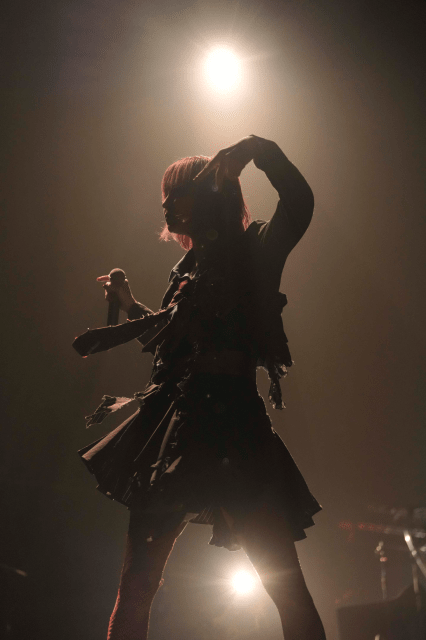 LiSAさんが約2年ぶりの全国ホールツアー、全18公演を完走し約4万人を動員！　東京公演のライブ写真が初解禁！-4