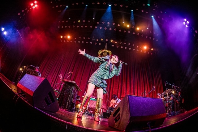 『May’n Special Concert 2025「May’n Xmas -the Brightest-」』公式レポート到着！　表現力と音楽性を拡大し続けてきたMay’nさん20周年の集大成-8