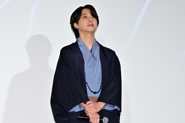 『迷宮のしおり』公開記念舞台挨拶の公式レポートが到着！　SUZUKAさん（新しい学校のリーダーズ）、伊東蒼さん、寺西拓人さん、河森正治監督、MIOCHINさんが登壇-3