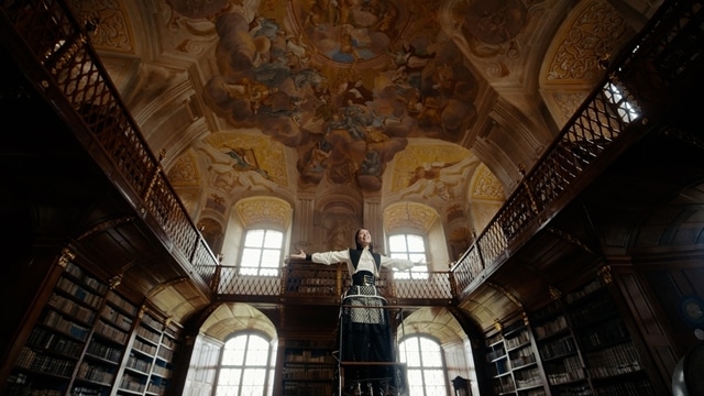 冬アニメ『葬送のフリーレン』第2期、EDテーマ「The Story of Us」MVがプレミア公開決定！　「魔法の都市」プラハを擁すチェコで撮影-4