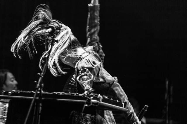 『May’n Special Concert 2025「May’n Xmas -the Brightest-」』公式レポート到着！　表現力と音楽性を拡大し続けてきたMay’nさん20周年の集大成-1