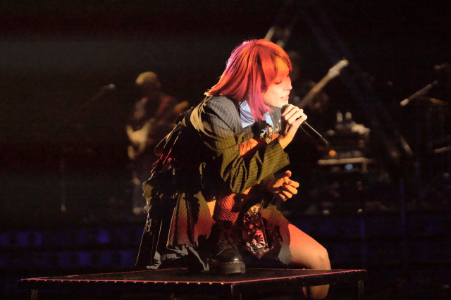 LiSAさんが約2年ぶりの全国ホールツアー、全18公演を完走し約4万人を動員！　東京公演のライブ写真が初解禁！-3