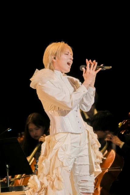 「蒼井翔太 LIVE Orchestra 2026 Moments」Day1の公式レポートが到着！　新曲「薺」など18曲をオーケストラとともに披露｜ニューアルバム制作&ライブツアー開催決定-3