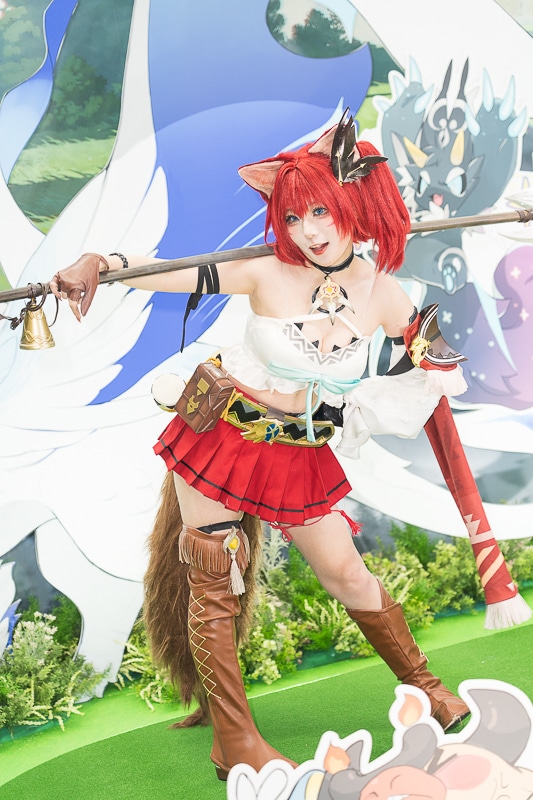 キュート＆クールなコスプレイヤーが大集合した「アズールプロミリア ブース」｜「コミックマーケット107」の美人コスプレイヤー＆コンパニオン特集【2025冬コミ】-12