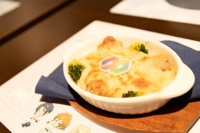 「アイドリッシュセブン Harmony Lounge」フォトレポート｜第1弾のテーマは「レインボーシティ編」！　アイドルたちが紡ぐ物語を“見て”“食べて”楽しもう-11