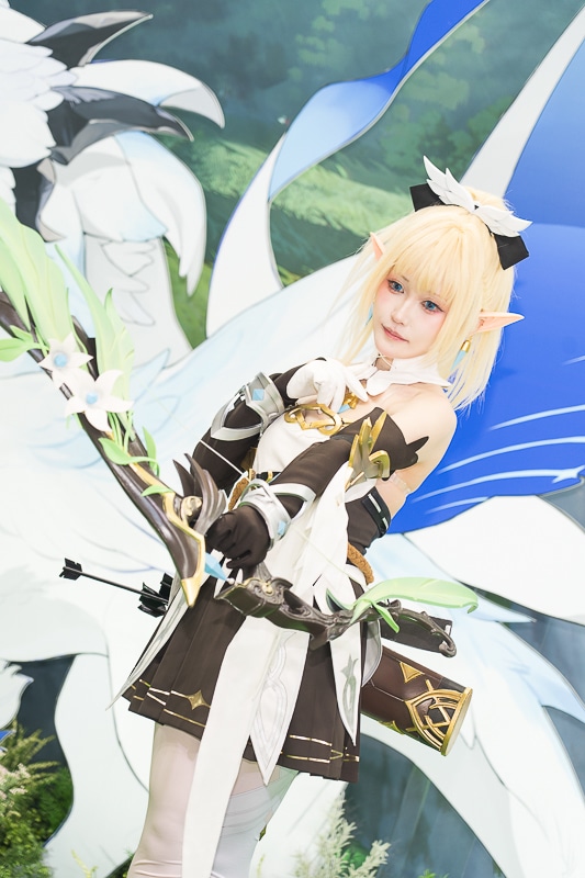 キュート＆クールなコスプレイヤーが大集合した「アズールプロミリア ブース」｜「コミックマーケット107」の美人コスプレイヤー＆コンパニオン特集【2025冬コミ】-4