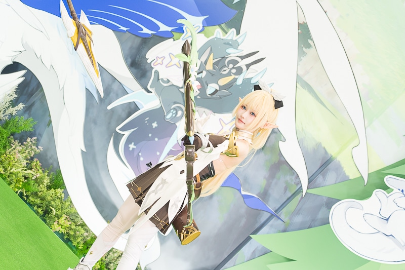 キュート＆クールなコスプレイヤーが大集合した「アズールプロミリア ブース」｜「コミックマーケット107」の美人コスプレイヤー＆コンパニオン特集【2025冬コミ】-2